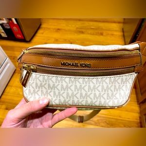 Micheal Kors Fanny pack